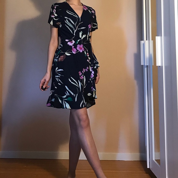 Floral navy wrap dress - Picture 4 of 6